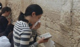 娱乐吃瓜君又上脚,新鞋上脚引发热议！